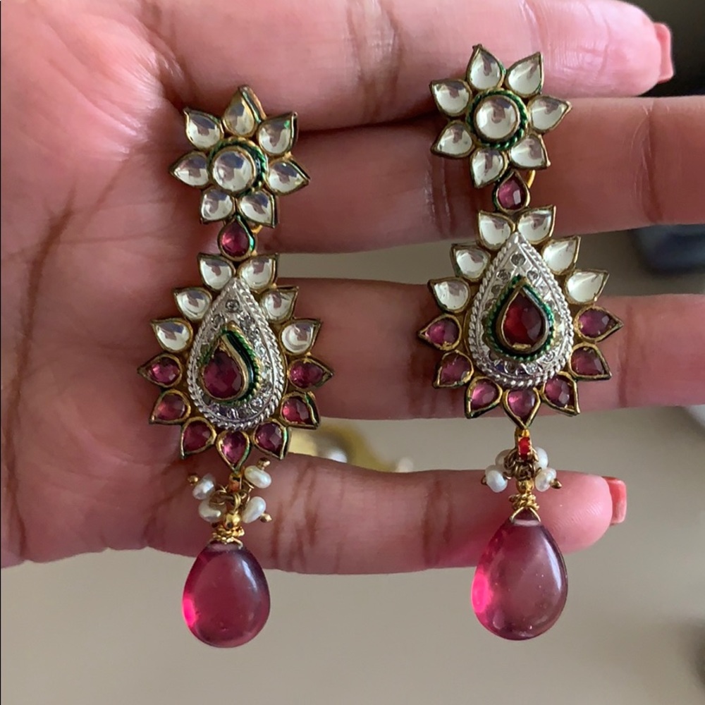 Dangly earrings work pink and white stones
